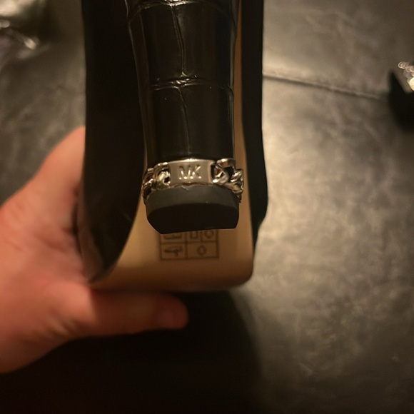 Michael Kors Sabrina Leather Platform Pump. Size 7.5 - Picture 6 of 6